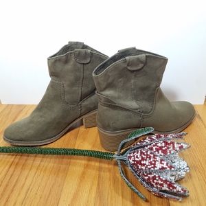 Merona Sawyer booties
